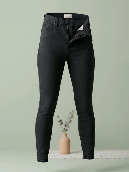Everlane Denim - EVERLANE The Way-High Skinny Jean Worn-in Black Denim Size 31 Crop